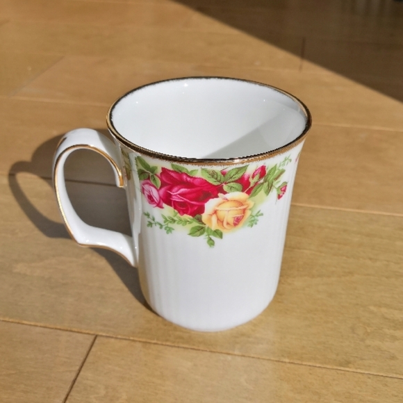 Royal Albert Rose Mug - Picture 2 of 6